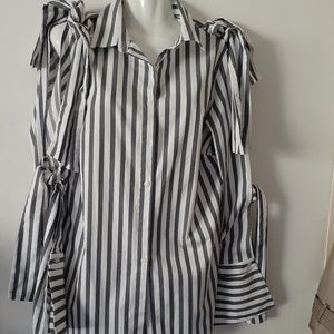COPY - Banana Republic.Nice blouse large sleeve..